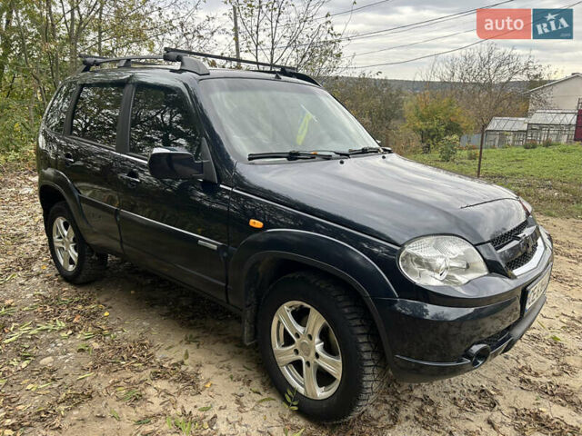 Шевроле Нива 2010 у Чернівцях на Automoto.ua Синій Шевроле Нива, об'ємом двигуна 1.69 л та пробігом 146 тис. км за 4800 $, фото 1 на Automoto.ua