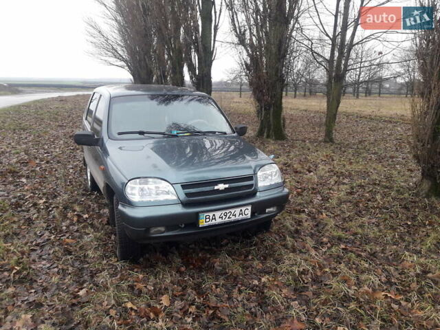 Зеленый Шевроле Нива, объемом двигателя 1.7 л и пробегом 106 тыс. км за 6000 $, фото 1 на Automoto.ua