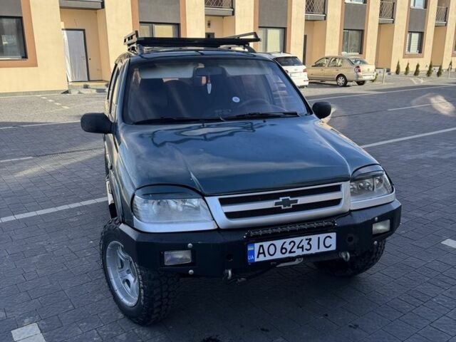 Зеленый Шевроле Нива, объемом двигателя 1.7 л и пробегом 200 тыс. км за 4400 $, фото 1 на Automoto.ua