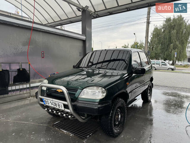Зелений Шевроле Нива, об'ємом двигуна 1.69 л та пробігом 200 тис. км за 3300 $, фото 1 на Automoto.ua
