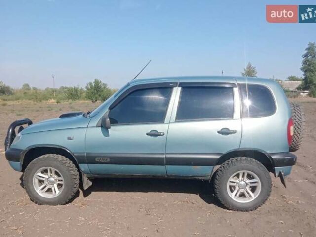 Зеленый Шевроле Нива, объемом двигателя 1.69 л и пробегом 244 тыс. км за 3200 $, фото 1 на Automoto.ua