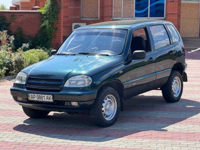 Зеленый Шевроле Нива, объемом двигателя 1.7 л и пробегом 320 тыс. км за 2250 $, фото 1 на Automoto.ua