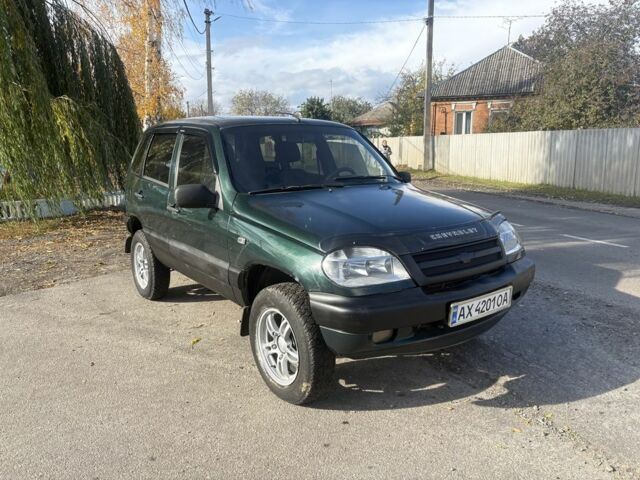 Зелений Шевроле Нива, об'ємом двигуна 1.7 л та пробігом 150 тис. км за 3000 $, фото 1 на Automoto.ua