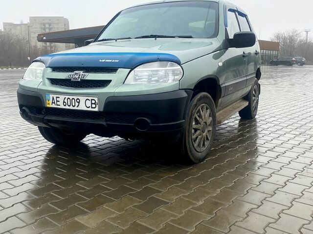 Зеленый Шевроле Нива, объемом двигателя 1.6 л и пробегом 190 тыс. км за 3900 $, фото 1 на Automoto.ua