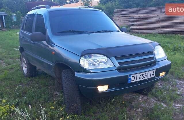 Зеленый Шевроле Нива, объемом двигателя 1.7 л и пробегом 160 тыс. км за 4500 $, фото 1 на Automoto.ua