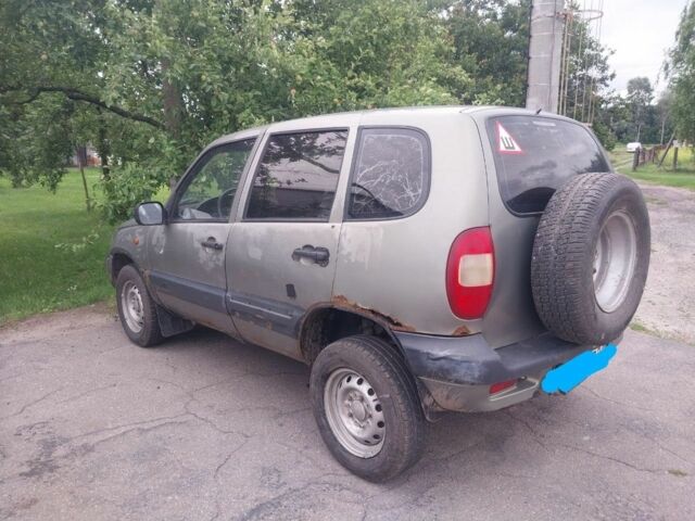 Зелений Шевроле Нива, об'ємом двигуна 1.7 л та пробігом 120 тис. км за 1000 $, фото 1 на Automoto.ua