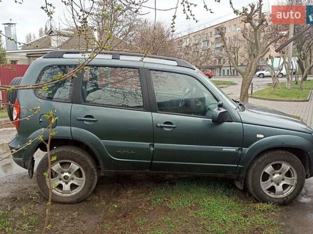 Зелений Шевроле Нива, об'ємом двигуна 1.69 л та пробігом 254 тис. км за 4000 $, фото 1 на Automoto.ua