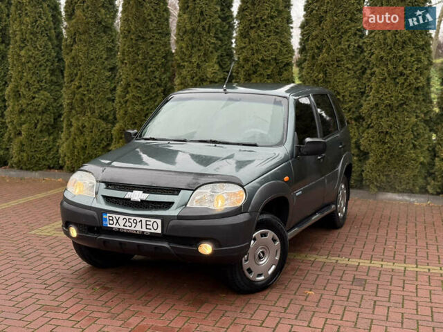Зелений Шевроле Нива, об'ємом двигуна 1.69 л та пробігом 244 тис. км за 3450 $, фото 1 на Automoto.ua