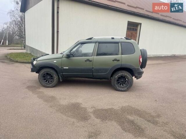 Зелений Шевроле Нива, об'ємом двигуна 1.7 л та пробігом 228 тис. км за 4750 $, фото 1 на Automoto.ua