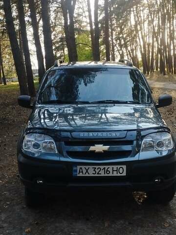 Зелений Шевроле Нива, об'ємом двигуна 1.69 л та пробігом 91 тис. км за 6800 $, фото 1 на Automoto.ua