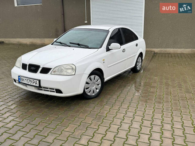 Белый Шевроле Нубира, объемом двигателя 1.8 л и пробегом 289 тыс. км за 3400 $, фото 1 на Automoto.ua