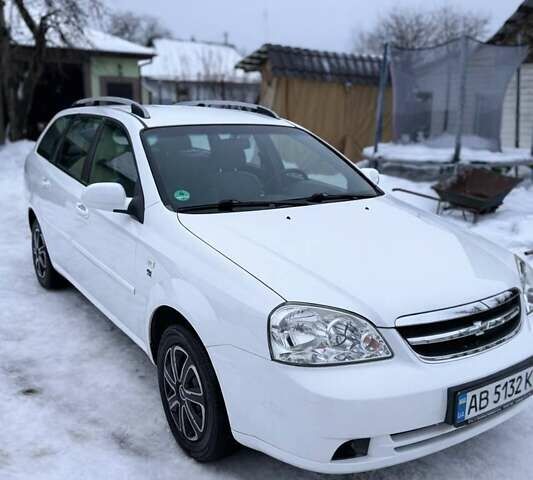 Белый Шевроле Нубира, объемом двигателя 1.6 л и пробегом 160 тыс. км за 4500 $, фото 1 на Automoto.ua