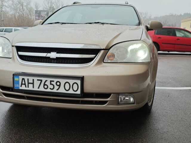 Бежевый Шевроле Нубира, объемом двигателя 1.8 л и пробегом 350 тыс. км за 3800 $, фото 1 на Automoto.ua