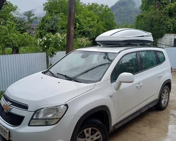 Белый Шевроле Орландо, объемом двигателя 1.8 л и пробегом 220 тыс. км за 9500 $, фото 1 на Automoto.ua