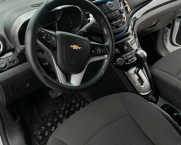 Белый Шевроле Орландо, объемом двигателя 2 л и пробегом 250 тыс. км за 9200 $, фото 1 на Automoto.ua