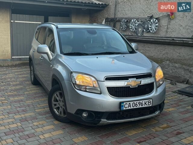 Сірий Шевроле Орландо, об'ємом двигуна 2 л та пробігом 195 тис. км за 8900 $, фото 1 на Automoto.ua