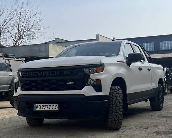 Белый Шевроле Сильверадо, объемом двигателя 5.33 л и пробегом 1 тыс. км за 79000 $, фото 1 на Automoto.ua