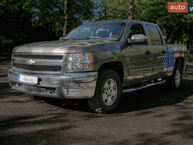 Сірий Шевроле Сільверадо, об'ємом двигуна 5.3 л та пробігом 82 тис. км за 26811 $, фото 1 на Automoto.ua