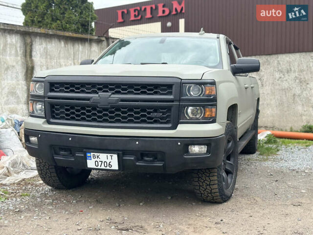 Сірий Шевроле Сільверадо, об'ємом двигуна 5.3 л та пробігом 153 тис. км за 20500 $, фото 1 на Automoto.ua