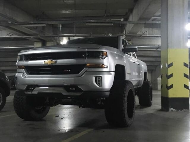 Сірий Шевроле Сільверадо, об'ємом двигуна 5.3 л та пробігом 21 тис. км за 35000 $, фото 1 на Automoto.ua