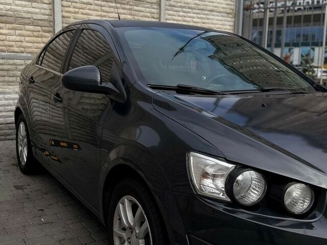 Чорний Шевроле Сонік, об'ємом двигуна 1.8 л та пробігом 284 тис. км за 6200 $, фото 1 на Automoto.ua