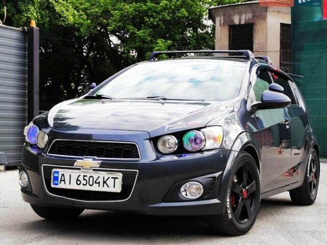 Серый Шевроле Соник, объемом двигателя 1.8 л и пробегом 220 тыс. км за 9000 $, фото 1 на Automoto.ua
