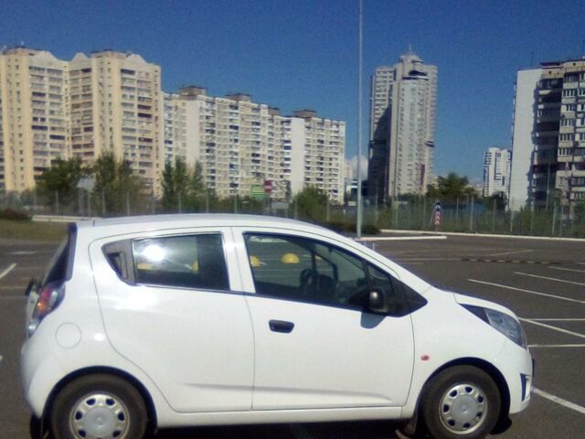 Белый Шевроле Спарк, объемом двигателя 1 л и пробегом 140 тыс. км за 5500 $, фото 1 на Automoto.ua