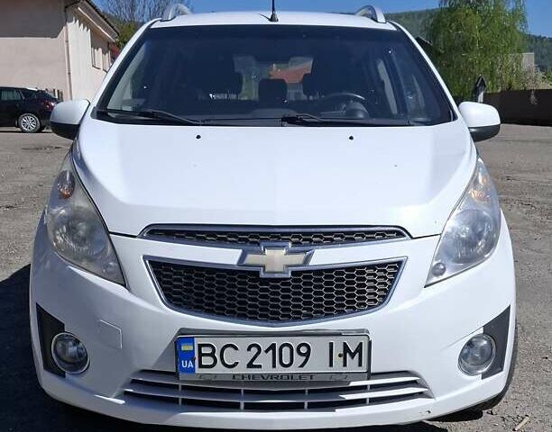 Білий Шевроле Спарк, об'ємом двигуна 1 л та пробігом 254 тис. км за 5400 $, фото 1 на Automoto.ua
