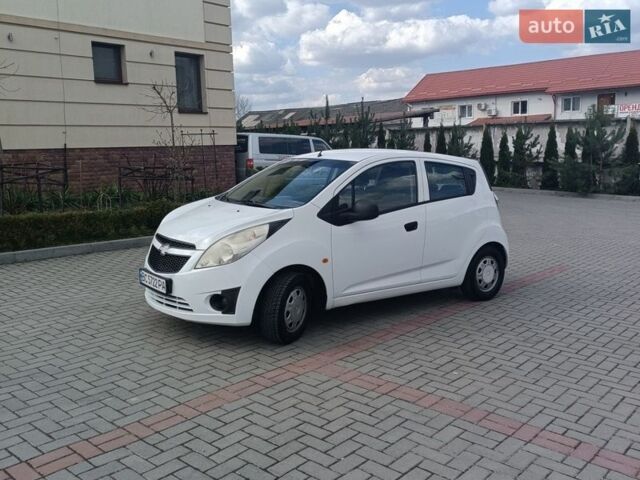Белый Шевроле Спарк, объемом двигателя 1 л и пробегом 150 тыс. км за 4100 $, фото 1 на Automoto.ua
