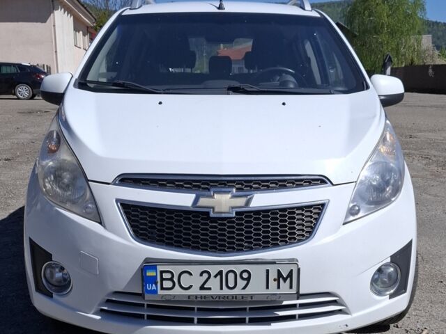 Белый Шевроле Спарк, объемом двигателя 1 л и пробегом 254 тыс. км за 5400 $, фото 1 на Automoto.ua