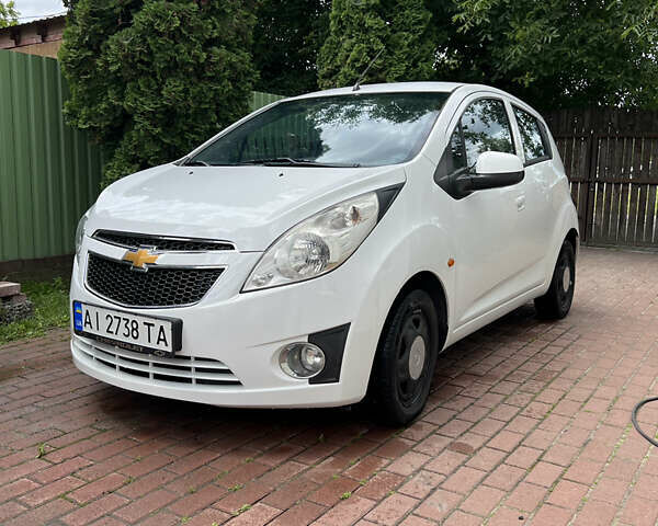 Белый Шевроле Спарк, объемом двигателя 1 л и пробегом 184 тыс. км за 4150 $, фото 1 на Automoto.ua