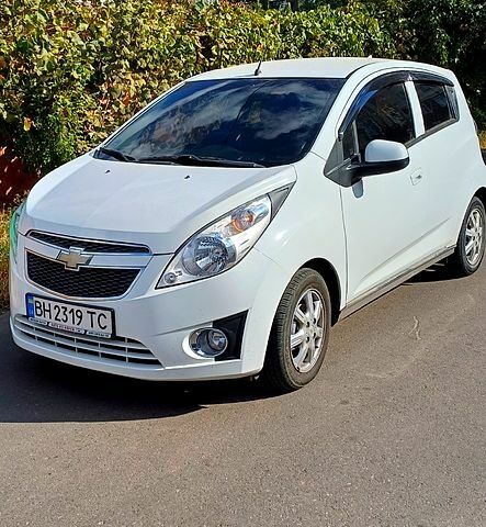 Білий Шевроле Спарк, об'ємом двигуна 1 л та пробігом 180 тис. км за 5600 $, фото 1 на Automoto.ua