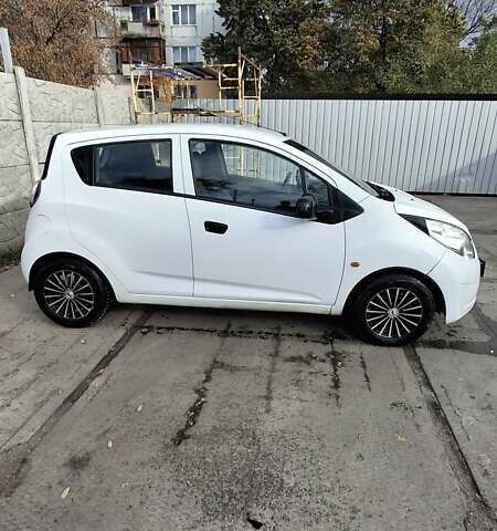 Шевроле Спарк 2011 у Александрие на Automoto.ua Білий Шевроле Спарк, об'ємом двигуна 1 л та пробігом 182 тис. км за 4000 $, фото 1 на Automoto.ua