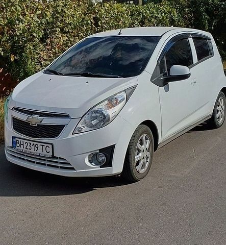 Белый Шевроле Спарк, объемом двигателя 1 л и пробегом 181 тыс. км за 5600 $, фото 1 на Automoto.ua