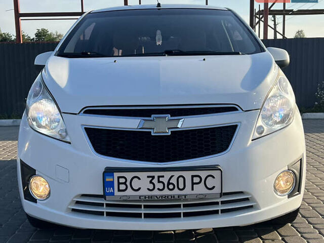 Білий Шевроле Спарк, об'ємом двигуна 1 л та пробігом 170 тис. км за 3500 $, фото 1 на Automoto.ua