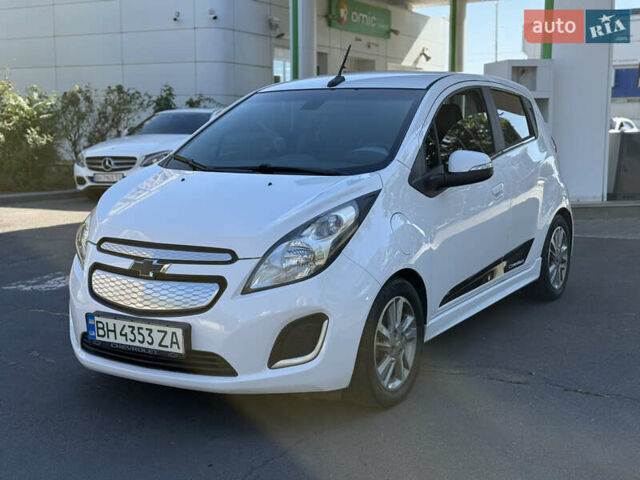 Білий Шевроле Спарк, об'ємом двигуна 0 л та пробігом 84 тис. км за 7499 $, фото 1 на Automoto.ua