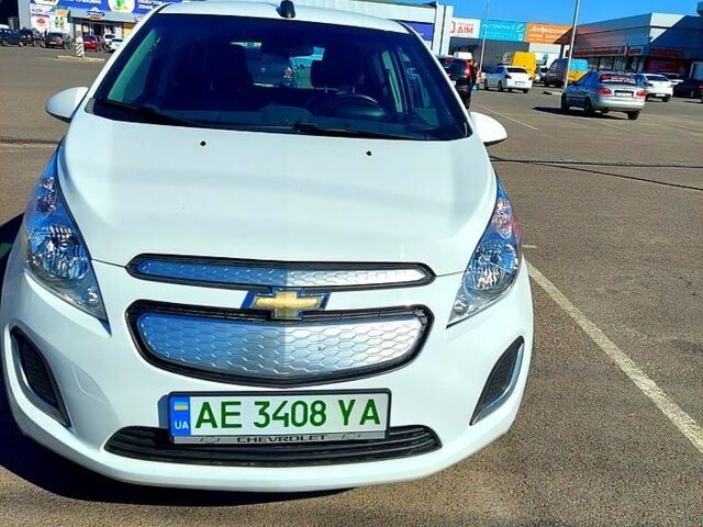 Белый Шевроле Спарк, объемом двигателя 0 л и пробегом 120 тыс. км за 7399 $, фото 1 на Automoto.ua