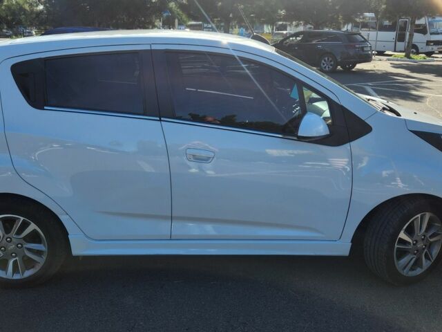 Шевроле Спарк 2016 в Одессе на Automoto.ua Белый Шевроле Спарк, объемом двигателя 0 л и пробегом 74 тыс. км за 7450 $, фото 1 на Automoto.ua