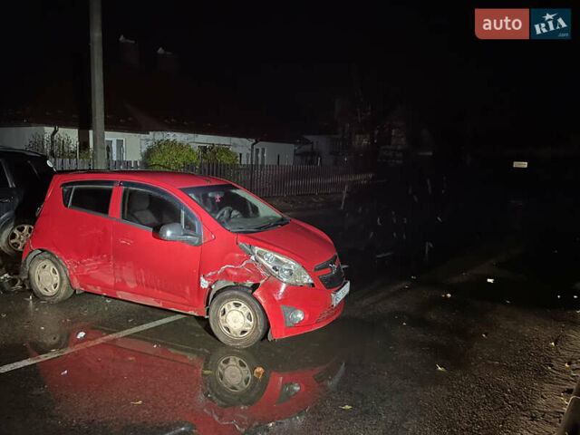 Красный Шевроле Спарк, объемом двигателя 1 л и пробегом 134 тыс. км за 2000 $, фото 1 на Automoto.ua