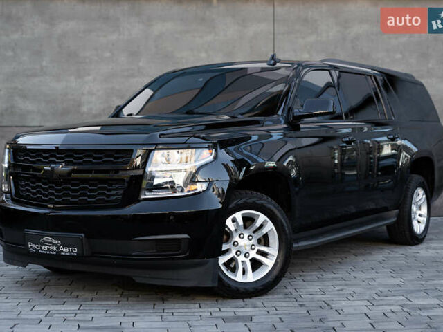 Черный Шевроле Субурбан, объемом двигателя 5.33 л и пробегом 153 тыс. км за 33000 $, фото 1 на Automoto.ua