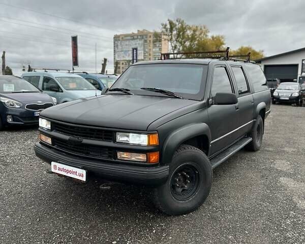 Сірий Шевроле Субурбан, об'ємом двигуна 7.45 л та пробігом 565 тис. км за 11000 $, фото 1 на Automoto.ua