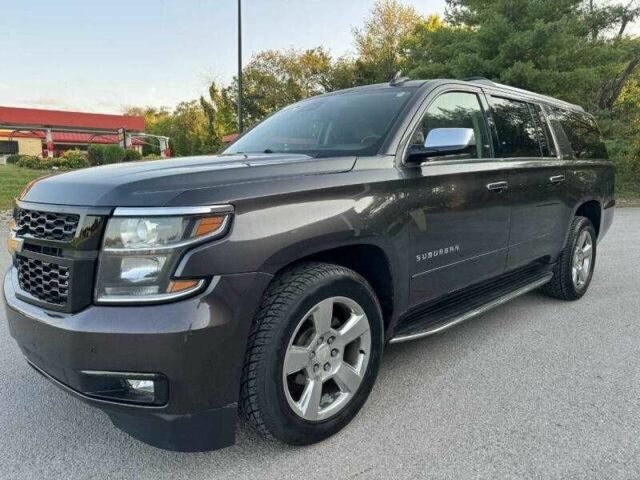 Серый Шевроле Субурбан, объемом двигателя 5.3 л и пробегом 77 тыс. км за 6800 $, фото 1 на Automoto.ua