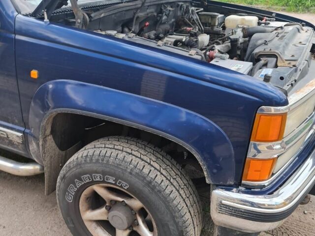 Синий Шевроле Субурбан, объемом двигателя 6.5 л и пробегом 280 тыс. км за 5800 $, фото 1 на Automoto.ua