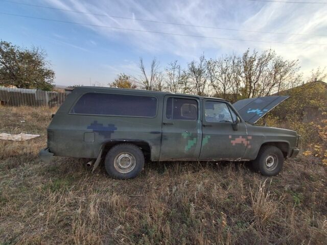 Зеленый Шевроле Субурбан, объемом двигателя 6 л и пробегом 10 тыс. км за 5500 $, фото 1 на Automoto.ua