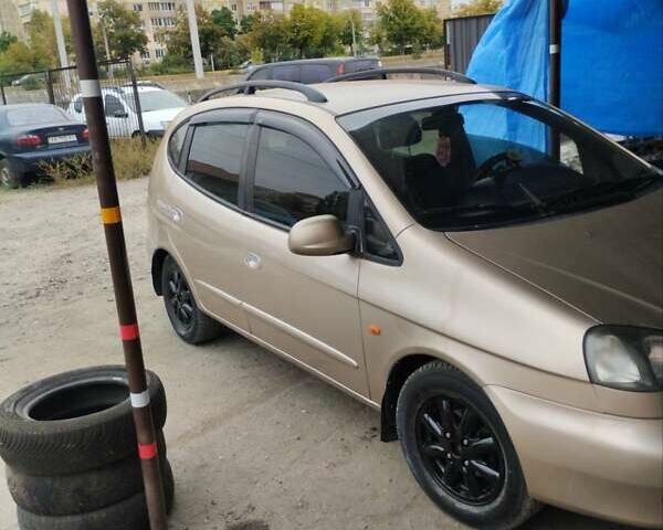 Бежевий Шевроле Такума, об'ємом двигуна 1.99 л та пробігом 200 тис. км за 4200 $, фото 1 на Automoto.ua