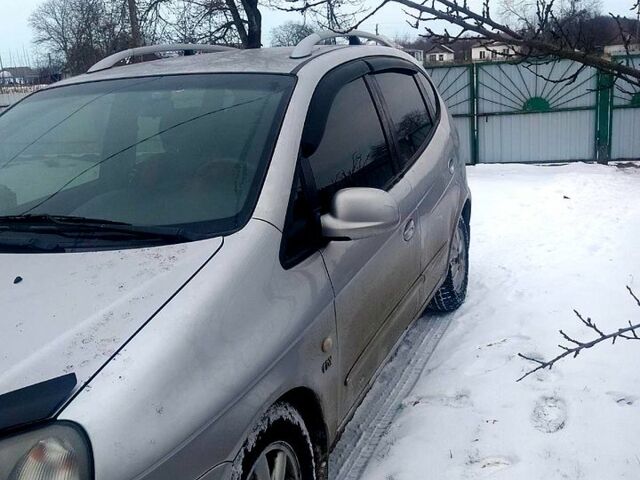 Серый Шевроле Такума, объемом двигателя 1.9 л и пробегом 45400 тыс. км за 3000 $, фото 1 на Automoto.ua