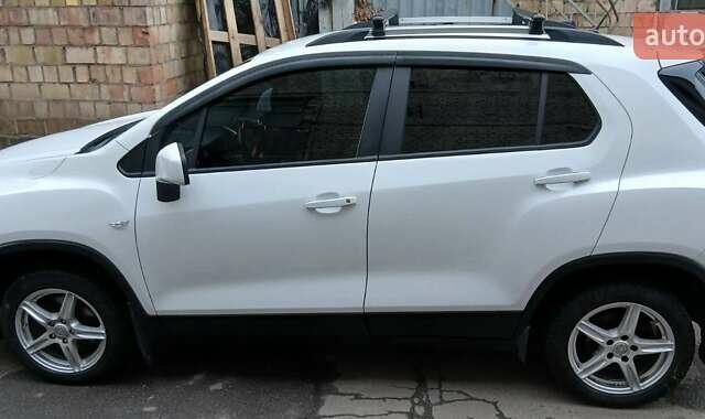 Білий Шевроле Трекер, об'ємом двигуна 1.8 л та пробігом 198 тис. км за 8500 $, фото 1 на Automoto.ua