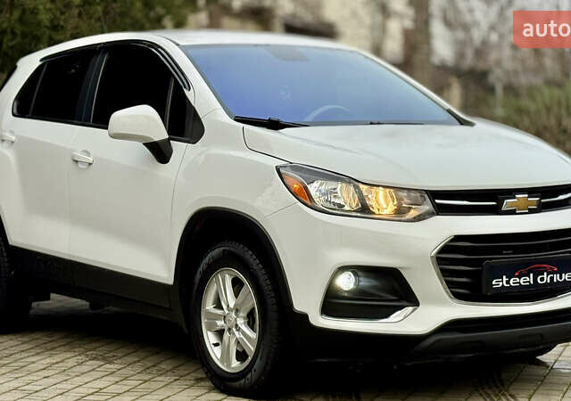 Белый Шевроле Trax, объемом двигателя 1.4 л и пробегом 56 тыс. км за 13299 $, фото 1 на Automoto.ua