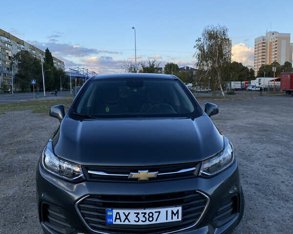 Сірий Шевроле Trax, об'ємом двигуна 1.4 л та пробігом 42 тис. км за 13500 $, фото 1 на Automoto.ua