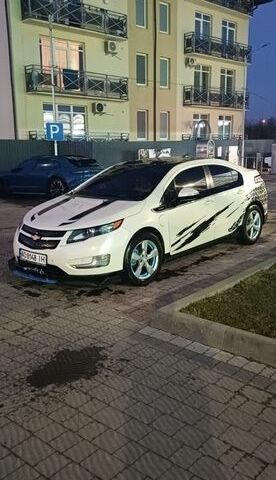 Белый Шевроле Вольт, объемом двигателя 1.4 л и пробегом 266 тыс. км за 9800 $, фото 1 на Automoto.ua